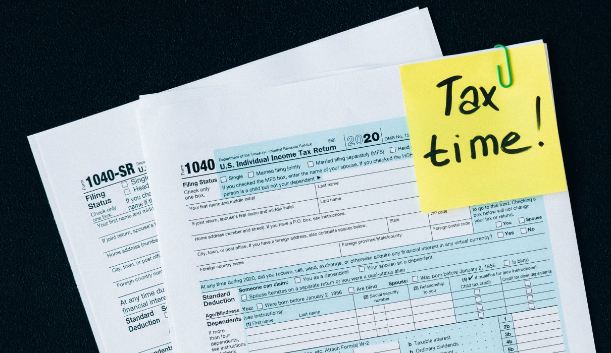 Navigating Tax Season: DIY vs. Tax Software - Which Method Saves You More Than Just Money?