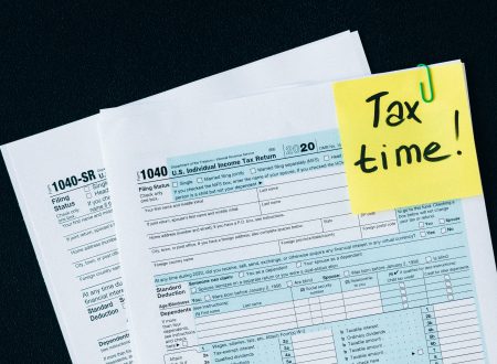 Navigating Tax Season: DIY vs. Tax Software - Which Method Saves You More Than Just Money?